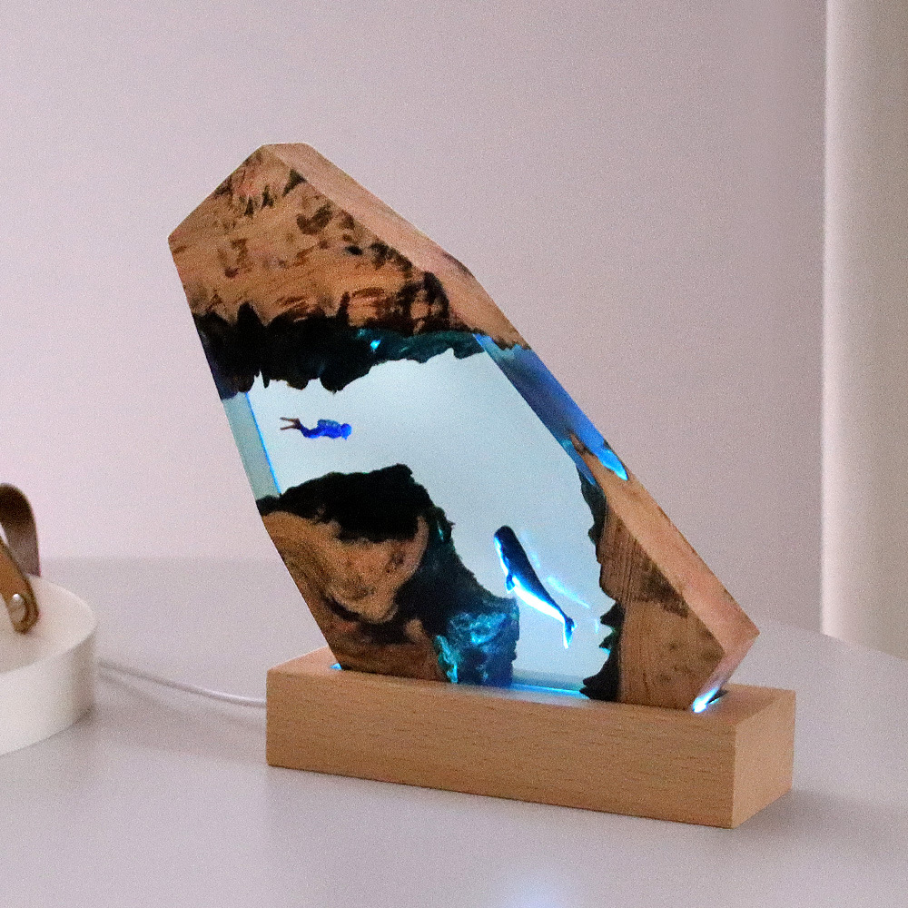 Resin Art Wedding Gift - ของตกแต่งบ้านรูปนักดำน้ำในถ้ำใต้น้ำ ทำจากไม้เนื้อแข็งและเรซิ่น เรืองแสง งานศิลปะทางทะเล ของขวัญวันเกิด